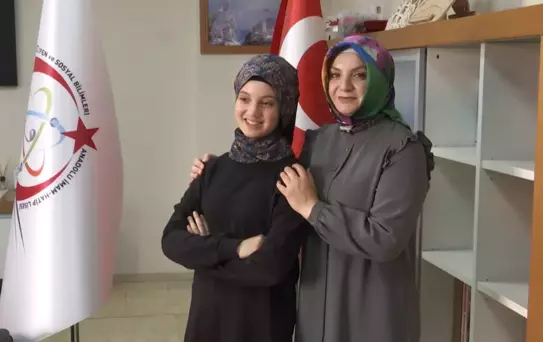Depremde evi yıkılan Şevval Ece Kılınçer, LGS'de Türkiye birincisi oldu