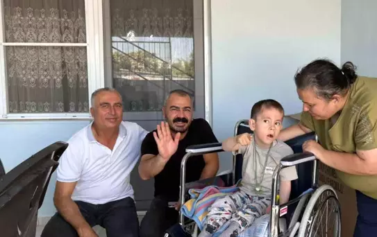 Germencik Belediyesi, Minik Mustafa'ya Tekerlekli Sandalye Temin Etti