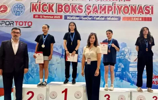 Bitlisli Sporculardan Kickboks'ta Büyük Başarı