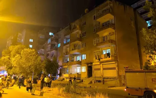 Diyarbakır'da Apartmanda Sarsıntı İddiası, Sakinler Tahliye Edildi