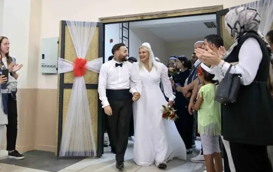 Esenyurt'ta Roman Çiftlerin Coşkulu Toplu Nikah Töreni