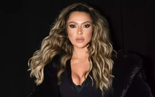 Hadise'nin cesur sahne performansı tartışma yarattı
