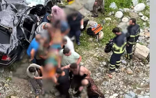 Rize'de Trafik Kazası: 1 Ölü, 8 Yaralı