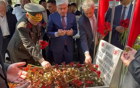 FETÖ'nün 15 Temmuz şehidi Serdar Gökbayrak mezarı başında anıldı