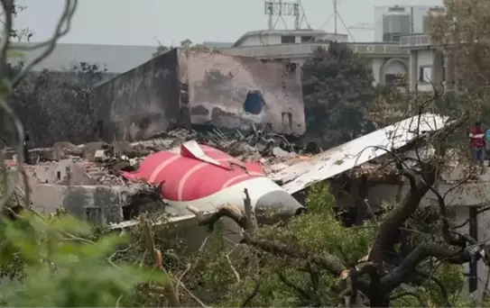 Hindistan'da Boeing Uçaklarına Yakıt Kontrolü