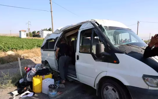 Nevşehir'de Tarım İşçilerini Taşıyan Minibüs Takla Attı