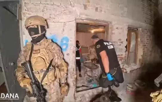 Adana'da Uyuşturucu Operasyonu: 130 Torbacı Yakalandı