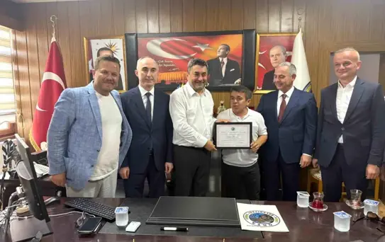 Halter Rekortmeni Halil Mutlu'ya Fahri Hemşehrilik Beratı