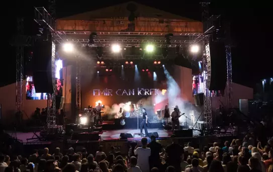 Emir Can İğrek Akşehir'de Coşturdu