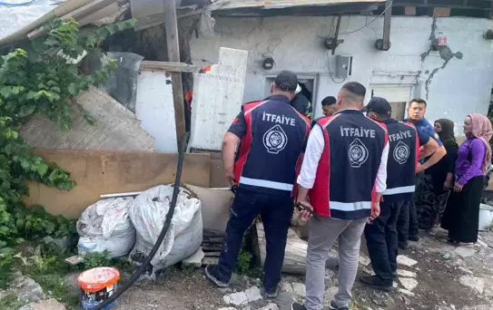 Kars'ta Odunlukta Yangın
