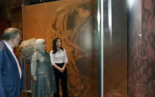Emine Erdoğan Anadolu Selçukluları Sergisi'ni Ziyaret Etti