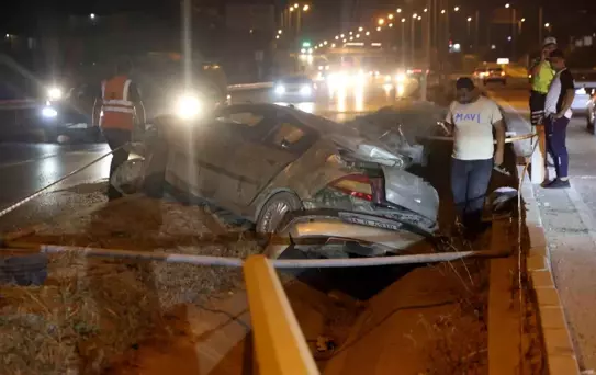 Hatay'da Otomobil Direğe Çarptı: 4 Yaralı