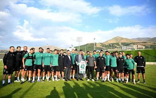 Vali Çiftçi, Konyaspor'un Kampına Ziyaret Gerçekleştirdi