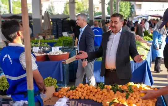 Belediye Başkanı Odabaşı, Karşıyaka Semt Pazarı'nda Esnaf ve Vatandaşlarla Buluştu