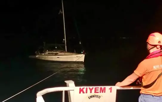 Çanakkale'de Arızalanan Tekne Kurtarıldı