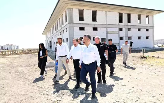 Vali Aksoy, AFAD'ın Yeni Binasını İnceledi