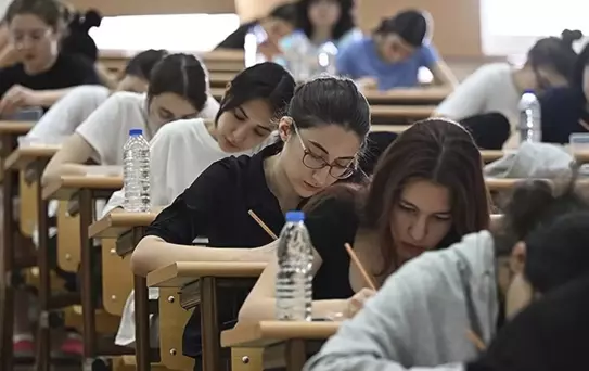 Kartal Anadolu İmam Hatip Lisesi'nden YKS'de büyük başarı! 200 öğrenci derece aldı