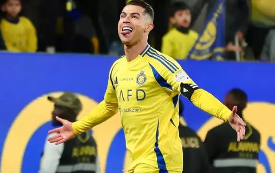 Ünlü futbolcu itiraf etti! Ronaldo'yla tokalaştığı için ellerini yıkamamış