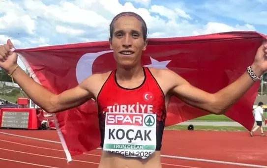 Bakan Bak, Şampiyon Sporcuları Tebrik Etti