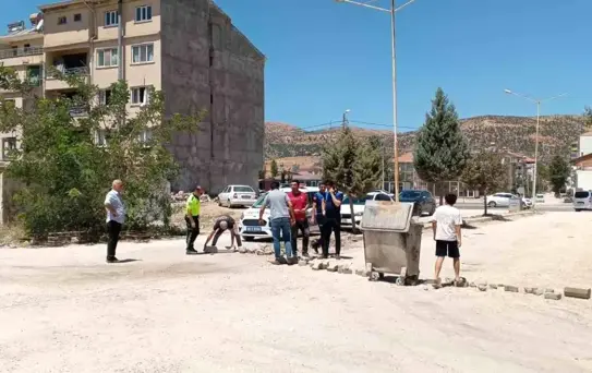 Gölbaşı'nda Vatandaşlar Yollardaki Tozdan Şikayetçi, Eylem Yaptı