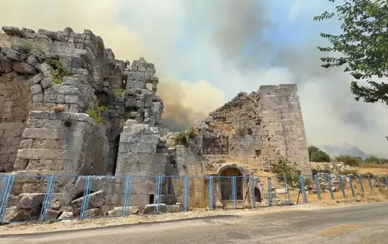 Perge Antik Kenti'nde Yangın