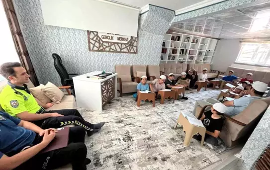 Yaz Kur'an Kursu Öğrencilerine Trafik Eğitimi