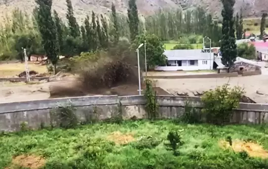 Kars'ta Sağanak Sele Neden Oldu