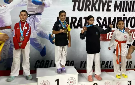Düzceli Karateciler Şampiyonada Madalya Kazandı