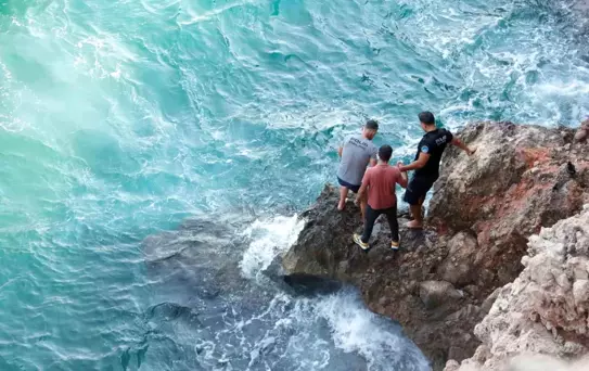 Antalya'da İntihar Girişimi: Genç Kurtarıldı