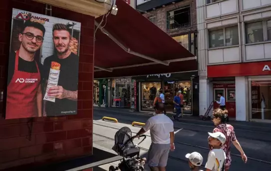 Dönerci, Ünlüleri Yapay Zeka ile Fotoğrafladı