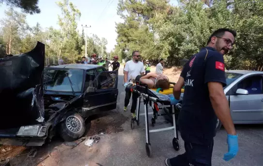 Antalya'da Piknik Dönüşü Kaza: 3 Yaralı