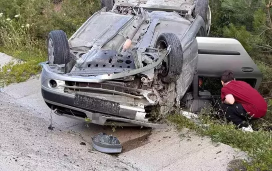 Bolu'da Takla Atan Araçta 3 Yaralı