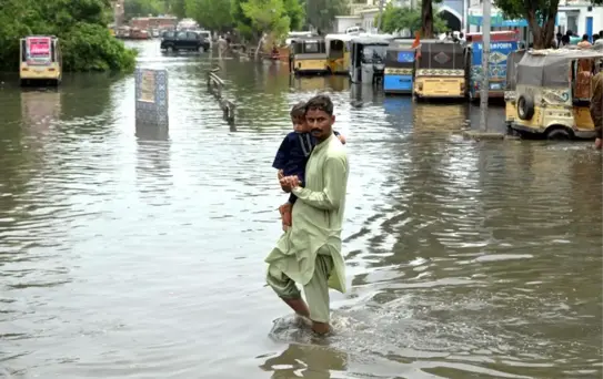 Pakistan'da Muson Yağmurları Felaket Getirdi