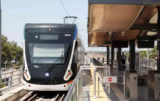Antalya Havalimanı'nda Yeni Tramvay Durağı Hizmete Açıldı