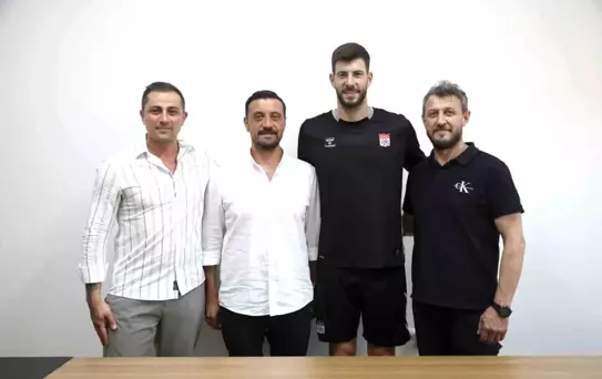 Sivasspor Göktuğ Bakırbaş ile Anlaştı