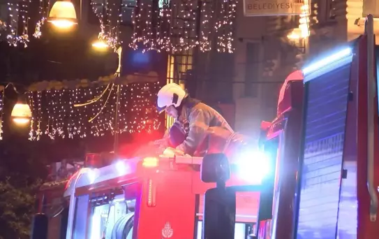 İstiklal Caddesi'nde Yangın