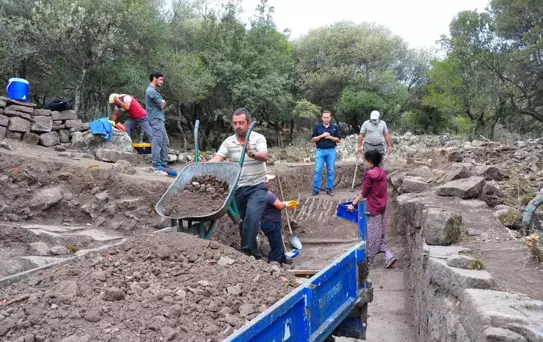 Manisa'da Hestia Heykeli Sergileniyor