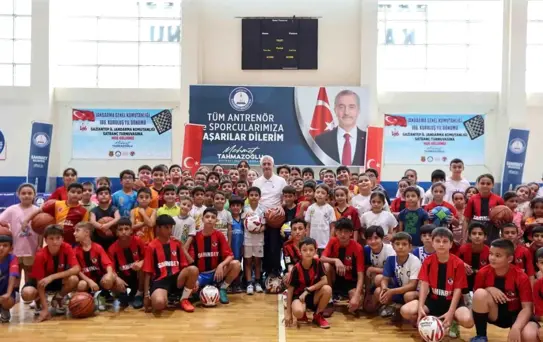 Şahinbey Belediyesi'nden Öğrencilere Spor Desteği