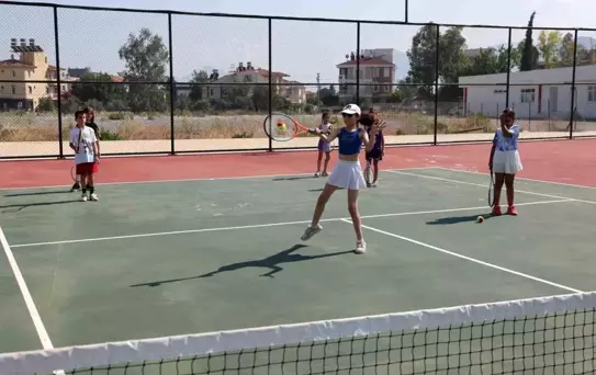 Antalya'da Yeni Tenis Kursu Başladı