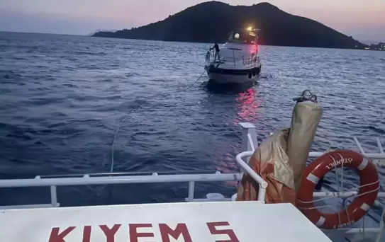 Fethiye'de Sürüklenen Tekne Kurtarıldı