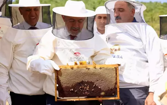 Bingöl'de İlk Bal Sağımı Yapıldı