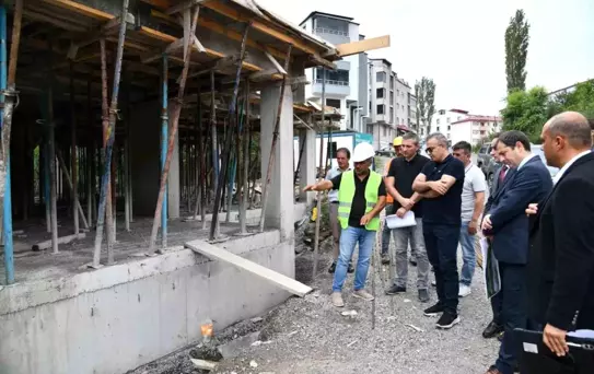 Vali Çiçek, Gençlik Merkezi ve Saha İnşaatlarını İnceledi