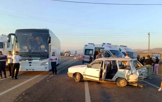 Adıyaman'da Otobüs ve Otomobil Çarpıştı: 5 Yaralı