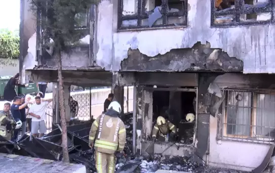 Ayvansaray'da Ecza Deposunda Yangın