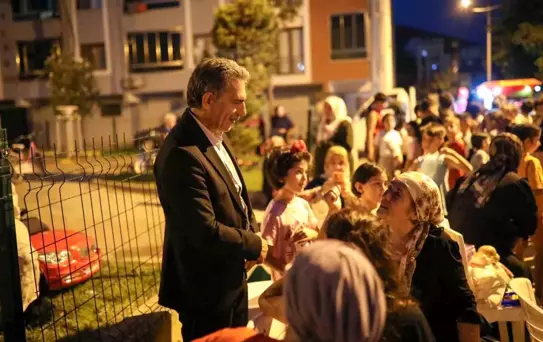 Gemlik Belediyesi'nden Eşref Dinçer Mahallesi'ne Açık Hava Sineması
