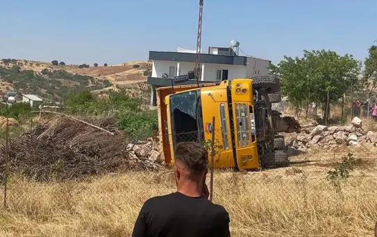 Siirt'te Kamyon Devrildi: 3 Yaralı