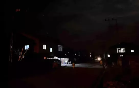 Yüksekova'da Sokak Lambaları Yanmıyor