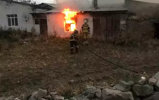 Kars'ta Yangın Kısa Sürede Kontrol Altına Alındı