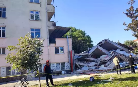 Bursa Büyükşehir Belediyesi Sındırgı'daki Deprem İçin Harekete Geçti