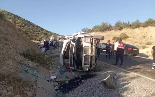Adıyaman'da Tarım İşçilerini Taşıyan Minibüs Devrildi